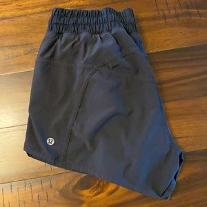 BLACK LULULEMON TRACKER SHORTS!!